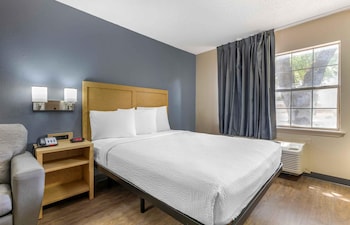 Deluxe Studio, 1 Queen Bed with Sofa bed, Non Smoking