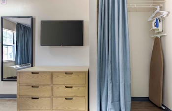 Deluxe Studio, 1 Queen Bed with Sofa bed, Non Smoking