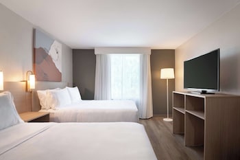 Room, 2 Queen Beds, Accessible, Bathtub (Mobility)