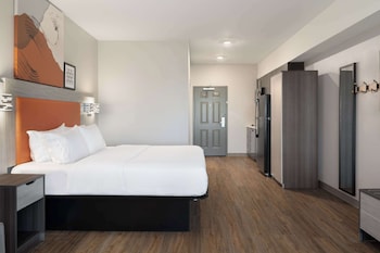 Junior Suite, 1 King Bed, Accessible (Hearing)