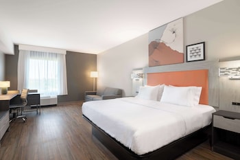 Junior Suite, 1 King Bed, Accessible (Hearing)