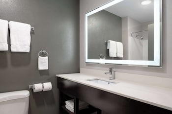 Junior Suite, 1 King Bed, Accessible (Hearing)