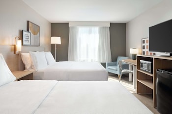 Room, 2 Queen Beds, Accessible, Bathtub (Mobility)