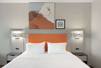 Junior Suite, 1 King Bed, Accessible (Hearing)