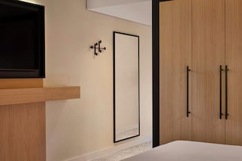Club Room, 2 Twin Beds (View)