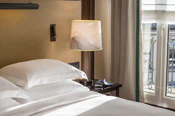 Deluxe Room, 1 Queen Bed