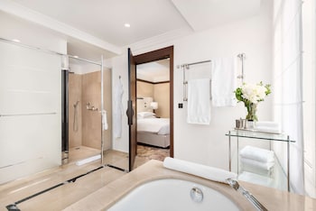 Suite, 1 King Bed (MADELEINE SUITE)