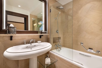 Deluxe Room, 1 King Bed