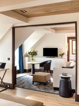 Eiffel Tower Suite