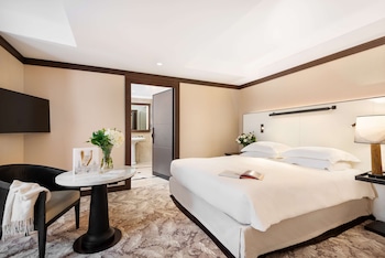 Suite, 1 King Bed (MADELEINE SUITE)
