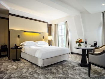 Deluxe Room, 1 King Bed