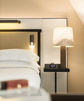 Deluxe Room, 2 Twin Beds (Brand New)