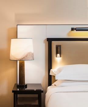 Deluxe Room, 1 Queen Bed
