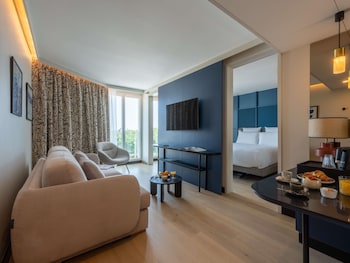 Junior Suite, 1 Double Bed with Sofa bed, Harbor View