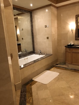 Room, 1 King Bed, Pool View