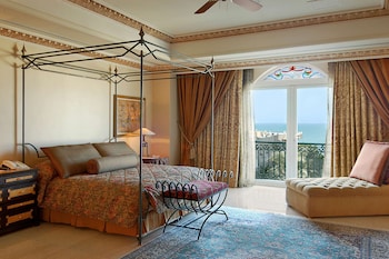 Suite, 3 Bedrooms (Crown)