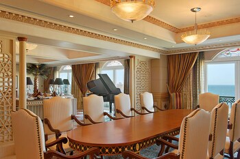 Suite, 3 Bedrooms (Crown)