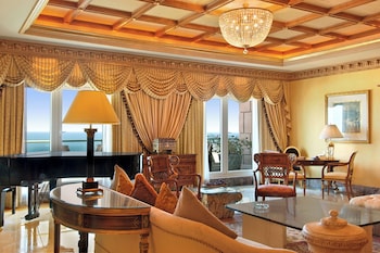 Suite, 3 Bedrooms (Crown)