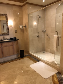 Grand, Executive Suite