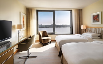 Room, 2 Twin Beds, River View