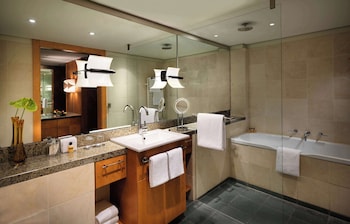Room, 2 Twin Beds, River View