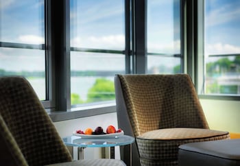 Deluxe Room, 1 King Bed (Club Access)