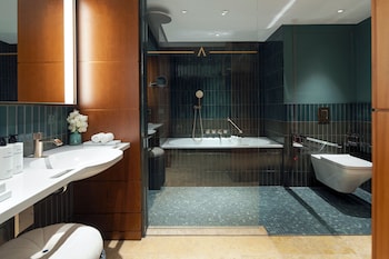 Deluxe Room, 1 King Bed