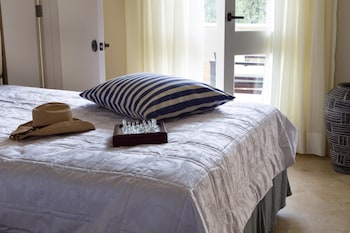 Family Interconnecting Studio Suites with Sea View