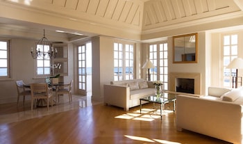 Adonis/Aphrodite Suite with Outdoor Whirlpool