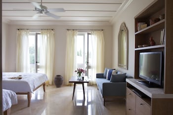 Andromeda Residence with Pool