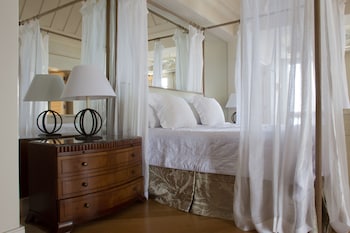 Adonis/Aphrodite Suite with Outdoor Whirlpool