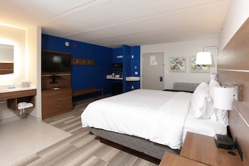 Standard Room, 1 King Bed, Accessible (Communication, Roll-In Shower)