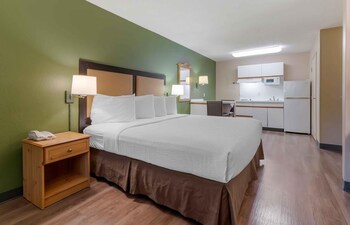 Deluxe Studio, 1 King Bed with Sofa bed, Non Smoking