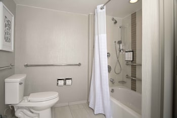 Room, 1 King Bed, Accessible, Bathtub