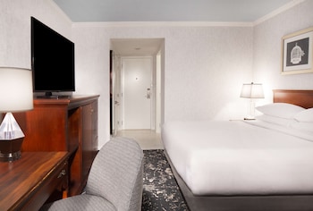 Room, 1 King Bed, Accessible (Mobility, Roll-In Shower)