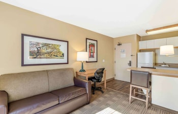 Deluxe Studio, 1 King Bed with Sofa bed, Non Smoking