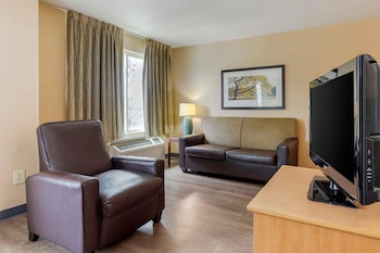 Deluxe Studio, 1 King Bed with Sofa bed, Non Smoking