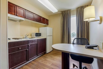 Deluxe Studio, 1 Queen Bed with Sofa bed, Non Smoking