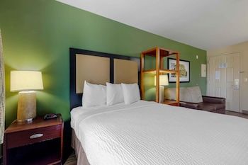 Deluxe Studio, 1 Queen Bed with Sofa bed, Accessible, Non Smoking