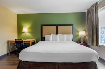 Deluxe Studio, 1 King Bed with Sofa bed, Non Smoking