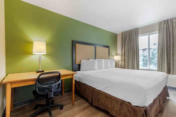Deluxe Studio, 1 King Bed with Sofa bed, Non Smoking