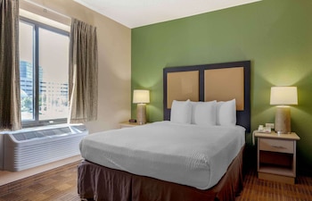 Deluxe Studio, 1 Queen Bed with Sofa bed, Accessible, Non Smoking