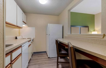 Deluxe Studio, 1 Queen Bed with Sofa bed, Non Smoking