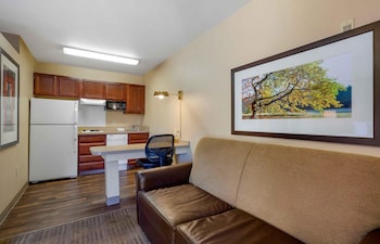 Deluxe Studio, 1 King Bed with Sofa bed, Non Smoking
