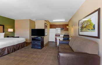 Deluxe Studio, 1 King Bed with Sofa bed, Non Smoking