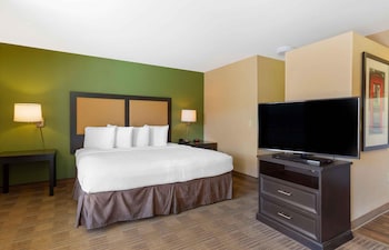 Deluxe Studio, 1 King Bed with Sofa bed, Accessible, Non Smoking