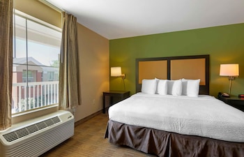 Deluxe Studio, 1 King Bed with Sofa bed, Accessible, Non Smoking
