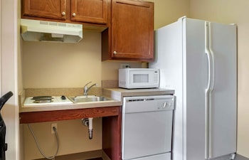 Deluxe Studio, 1 King Bed with Sofa bed, Accessible, Non Smoking