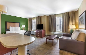 Deluxe Studio, 1 Queen Bed with Sofa bed, Non Smoking