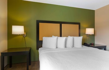 Deluxe Studio, 1 King Bed with Sofa bed, Accessible, Non Smoking